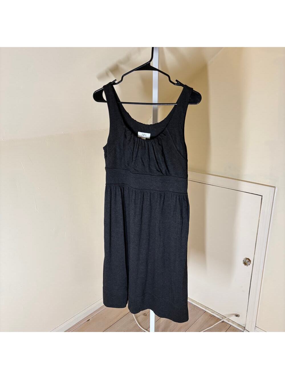Loft EUC Women's Gray Sleeveless Empire Waisted Ruched Tank Dress Size 6